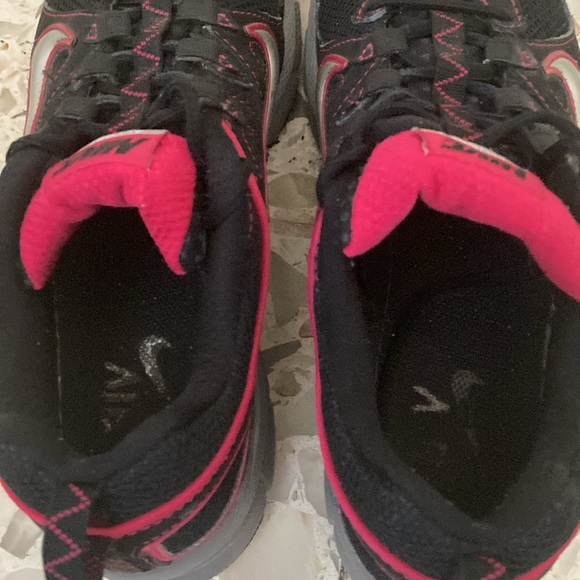 Women’s Nike size 9 - Picture 8 of 8